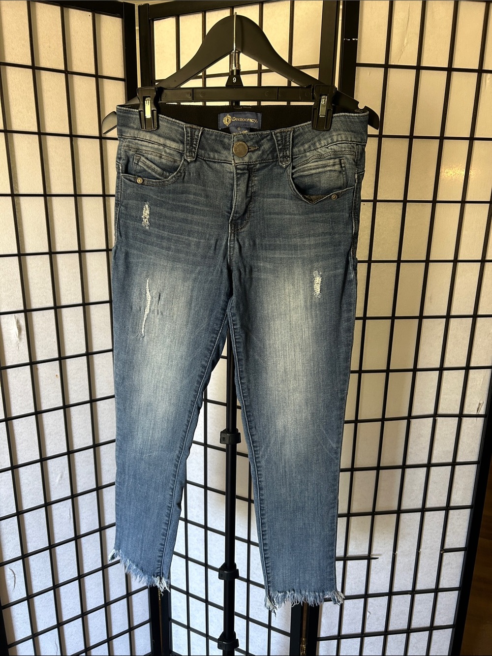 Sz 6 Democracy Mid-Blue Distressed Ankle Length Jeans